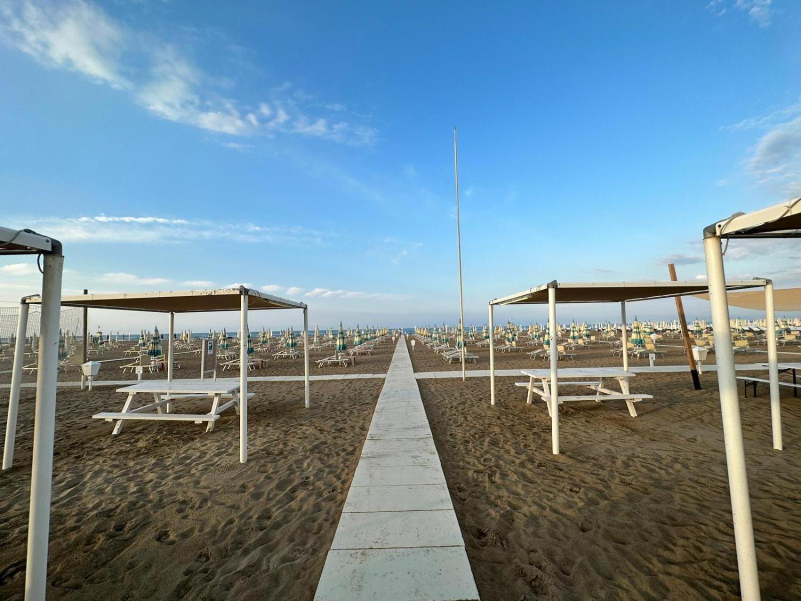 Hotel Neyra Beach Rímini Exterior foto